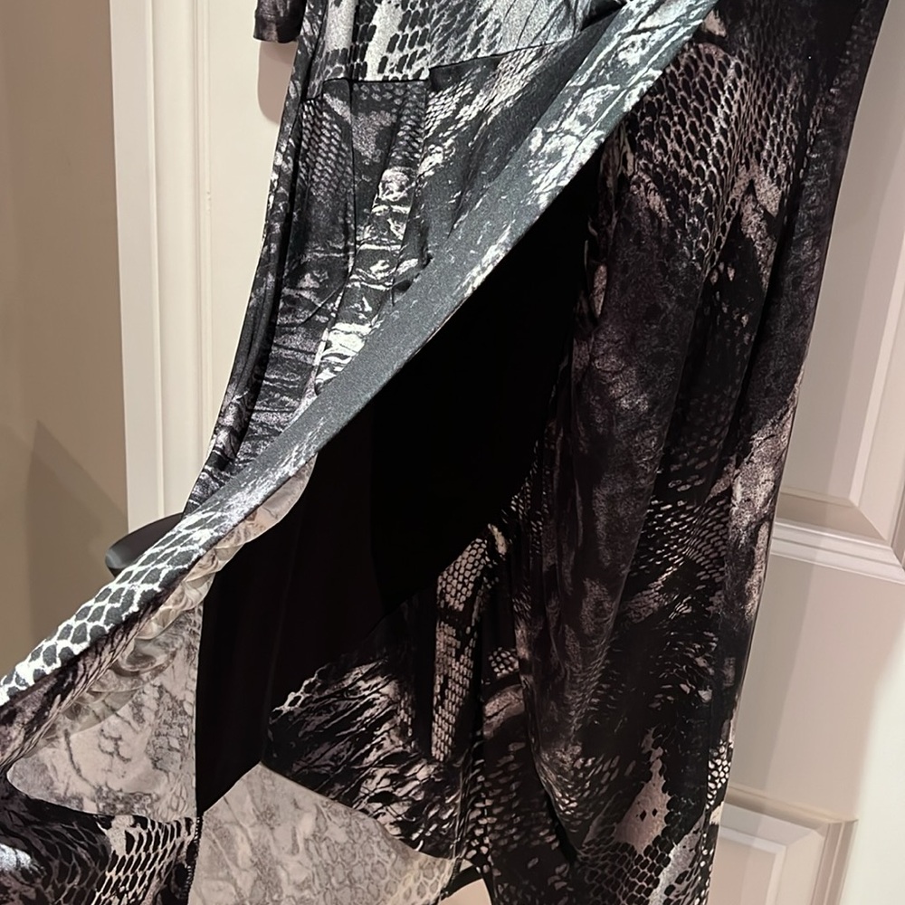 Le chateau form fitting dress - Picture 6 of 13